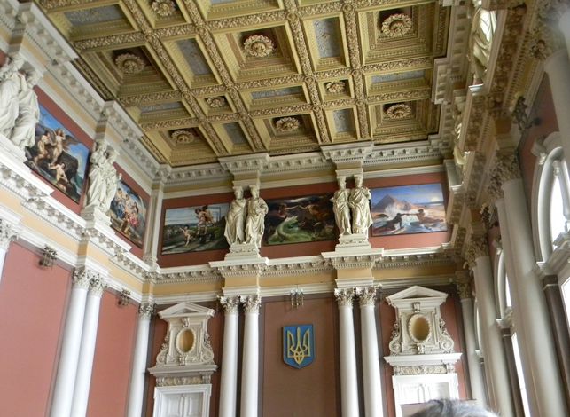 Aula przed pracami konserwatorskimi.
