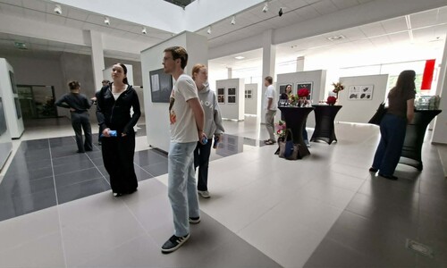 Wernisaż wystawy fotografii student&oacute;w Architektury WBiA - PODPRZESTRZENIE
