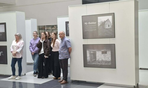 Wernisaż wystawy fotografii student&oacute;w Architektury WBiA - PODPRZESTRZENIE
